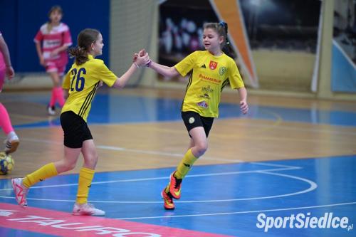 turniej_pilkarek_z_okazji_dnia_kobiet (31)